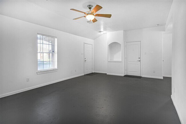 Foto del edificio - 5111 Santrey Dr