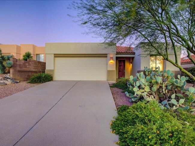 Building Photo - 3 Bedroom 2 Bathroom + Den   Gated Communi...