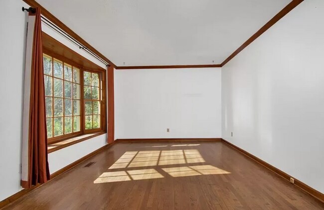 Foto del edificio - 225 Woodglen Dr