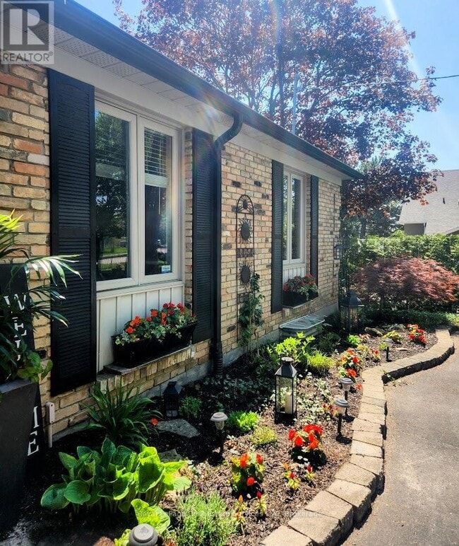 Photo du bâtiment - 184 Dundas St E