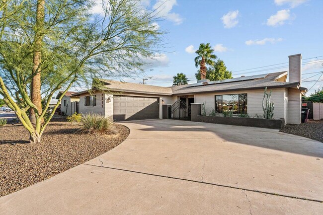Foto del edificio - 8543 E Jackrabbit Rd