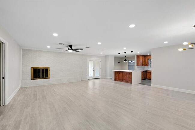 Building Photo - 5911 Rutherglenn Dr