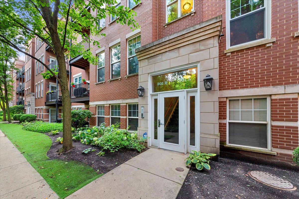Primary Photo - 301 W Goethe St
