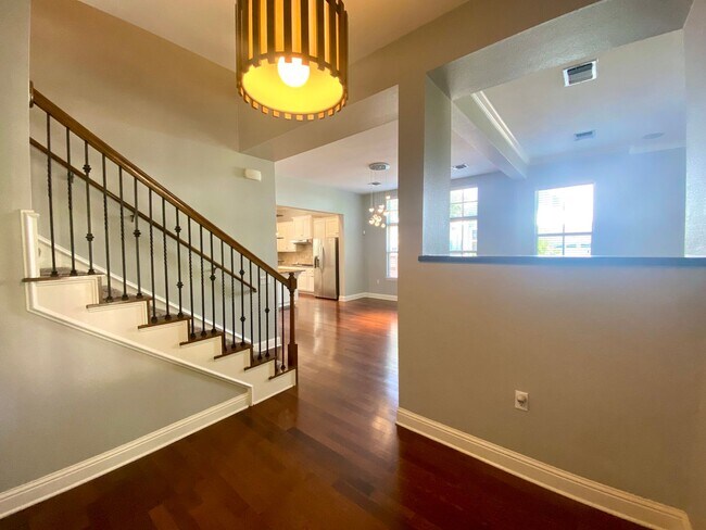 Foto del edificio - Large Home in Mueller!  Available for October!