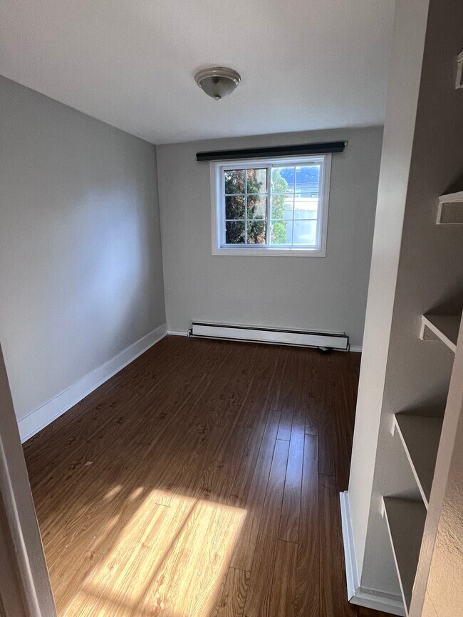 Photo du bâtiment - ONE BEDROOM APARTMENT IN THE HEART OF DARTMOUTH