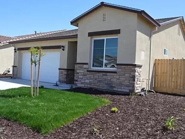 Building Photo - 4450 Lacy Ln