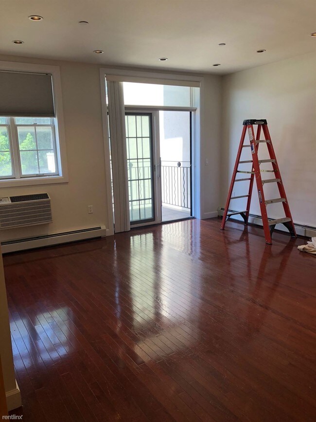 Building Photo - 1 br, 1 bath Apartment - 2647 28th St