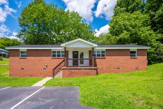 Building Photo - 824 Lullwater Rd