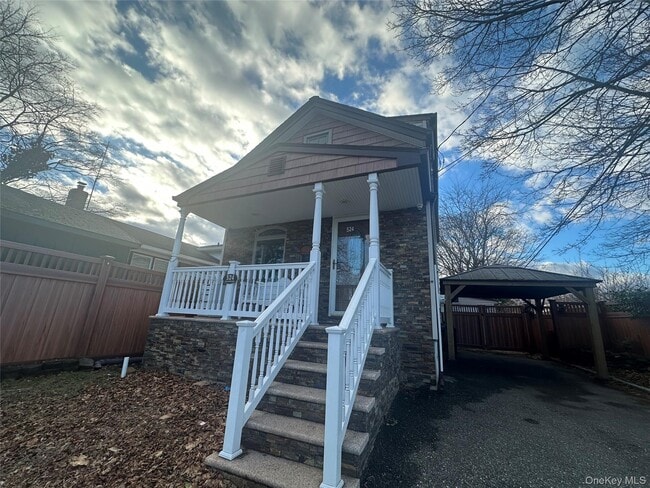 Building Photo - 524 Jerusalem Ave