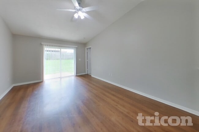 Building Photo - 7833 Manor Dr