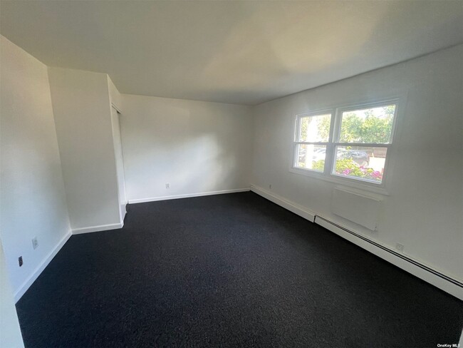 Building Photo - 5 A Hemlock Dr
