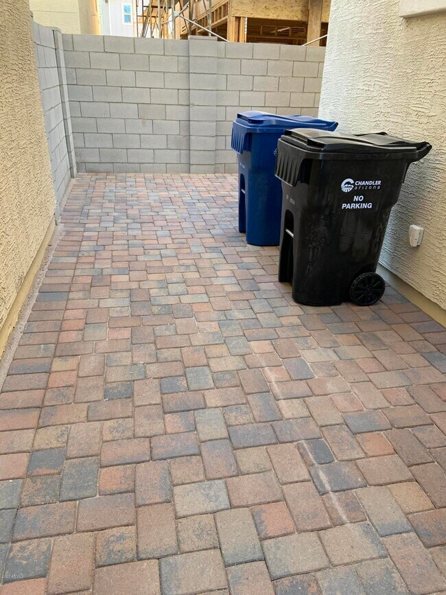 Foto del edificio - 661 W Winchester Dr
