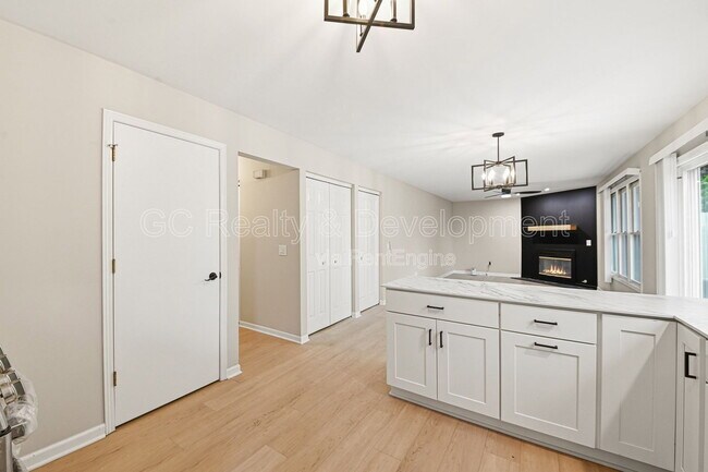 Foto del edificio - 1244 Pine Grove Ave
