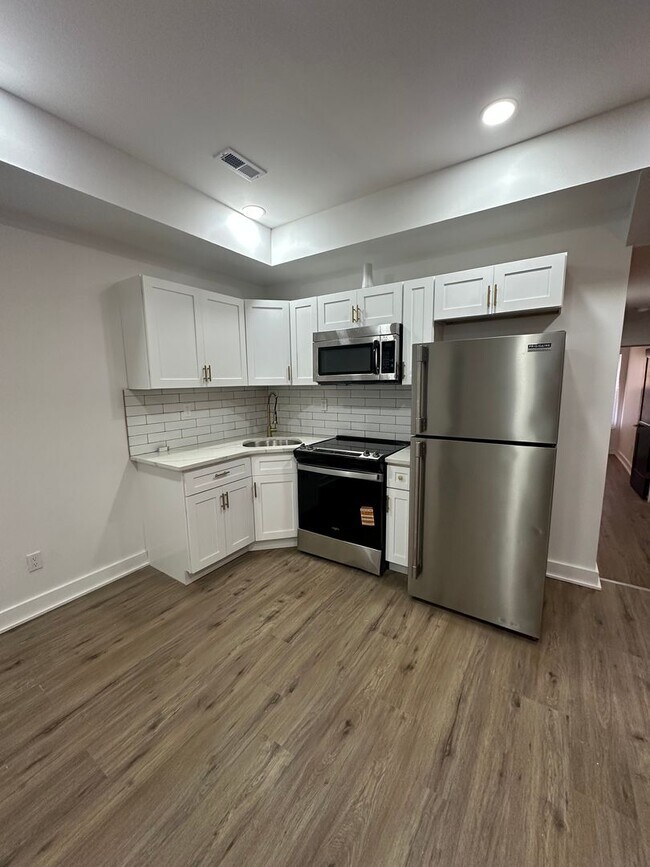 Foto del edificio - Newly renovated 2 bedroom apartment, Second floor. Section 8 approved