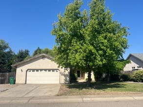 Building Photo - 3210 Wandsworth Dr