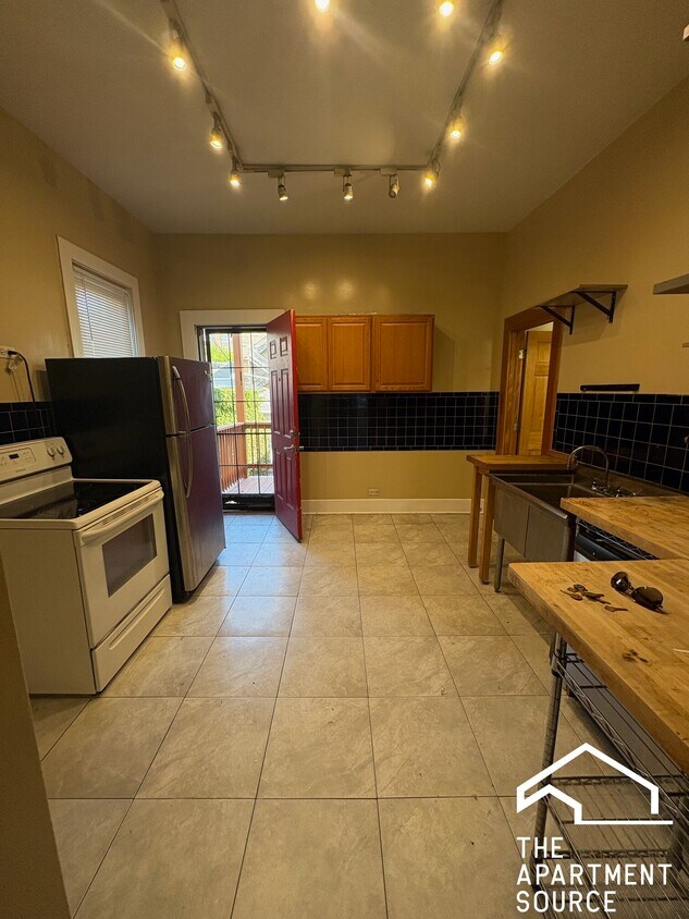 Foto principal - 1154 W 18th St