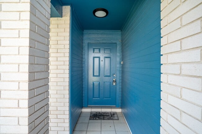 Foto del edificio - 1307 Lily Ln