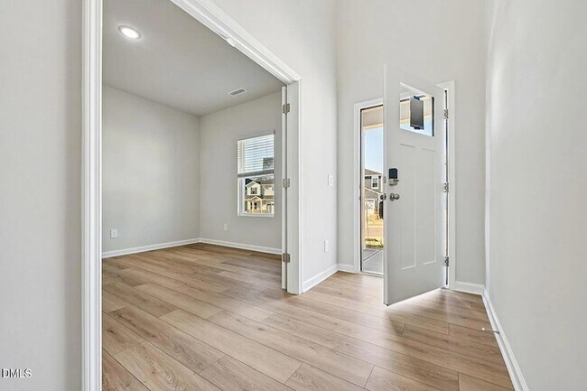 Building Photo - 528 Bridger Dr