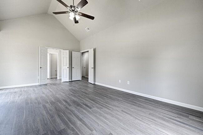Building Photo - 2038 Biscayne Dr