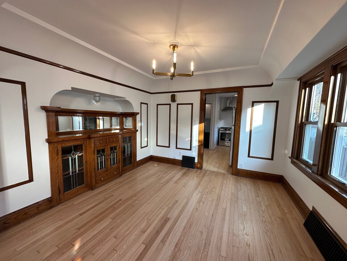 Primary Photo - Breathtaking 3br West Allis single family ...