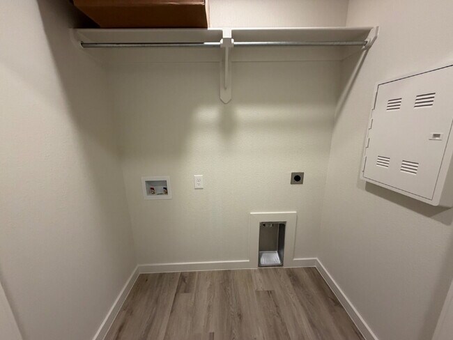 Foto del edificio - New Modern 3 Bedroom Home in Frenship ISD with Garage & Fenced Backyard