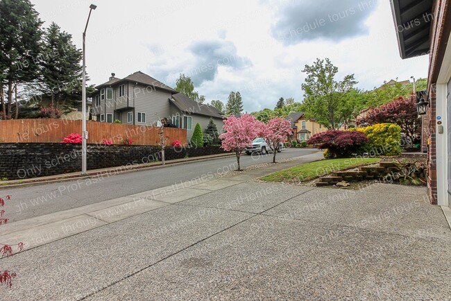 Foto del edificio - 16109 SE Rural Ct, Portland, OR 97236