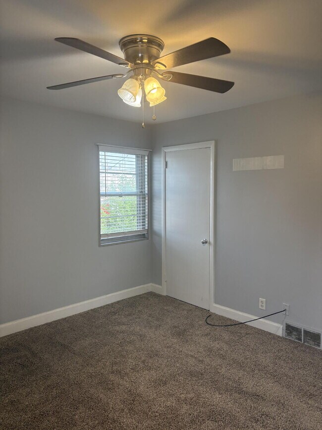 Foto del edificio - "Charming 2-Bedroom in Louisville - Spacious 1015 Sq Ft Home on Gerald Ct Unit 3!"