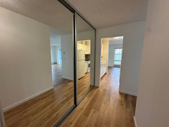 Building Photo - BEAUTIFUL BREATH TAKING VIEW UNIT!!! MUST ...