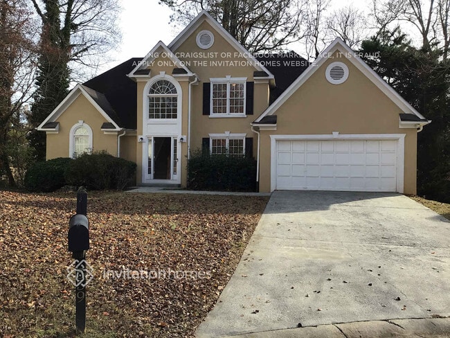 Building Photo - 559 Parliament St