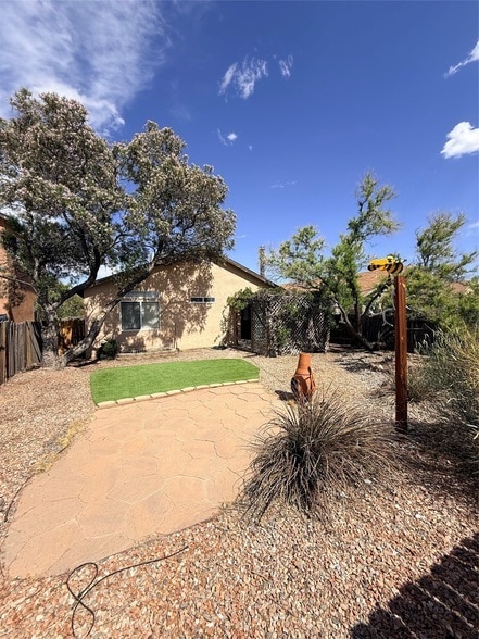 Building Photo - 10639 Rockcliff Dr NW