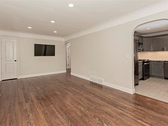 Foto del edificio - 10693 Beechwood Dr