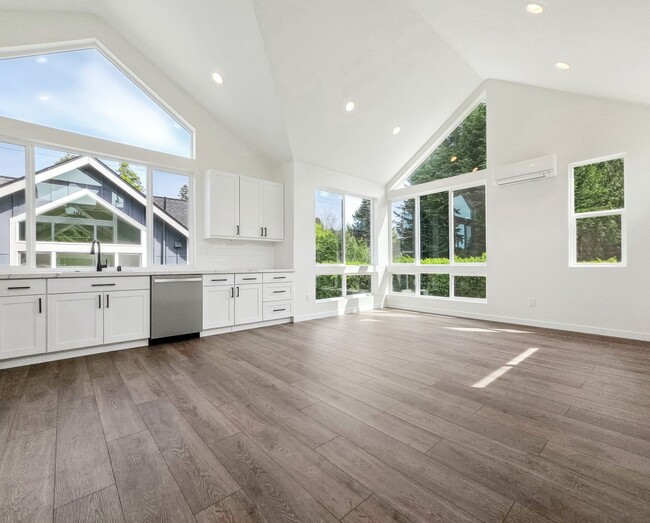 Foto del edificio - Modern 3-Bedroom AADU with Bright, Open Sp...