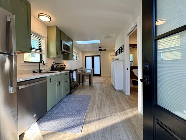 Building Photo - Furnished ADU 1 Bedroom 1 Bathroom Less Th...