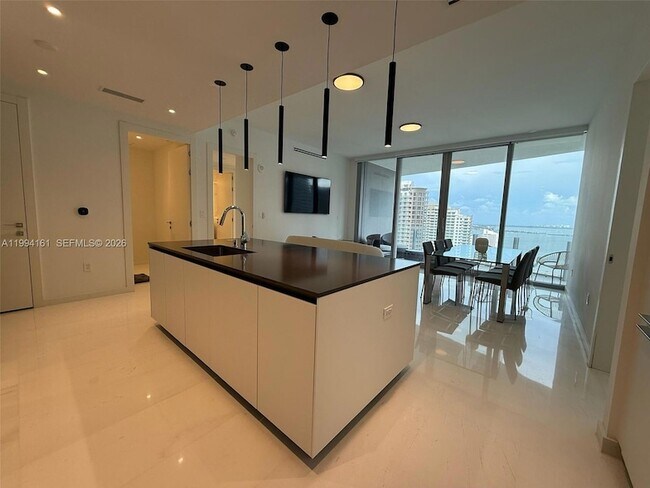 Foto del edificio - 300 Biscayne Blvd Way