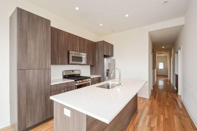 Foto principal - 1505 N Milwaukee Ave