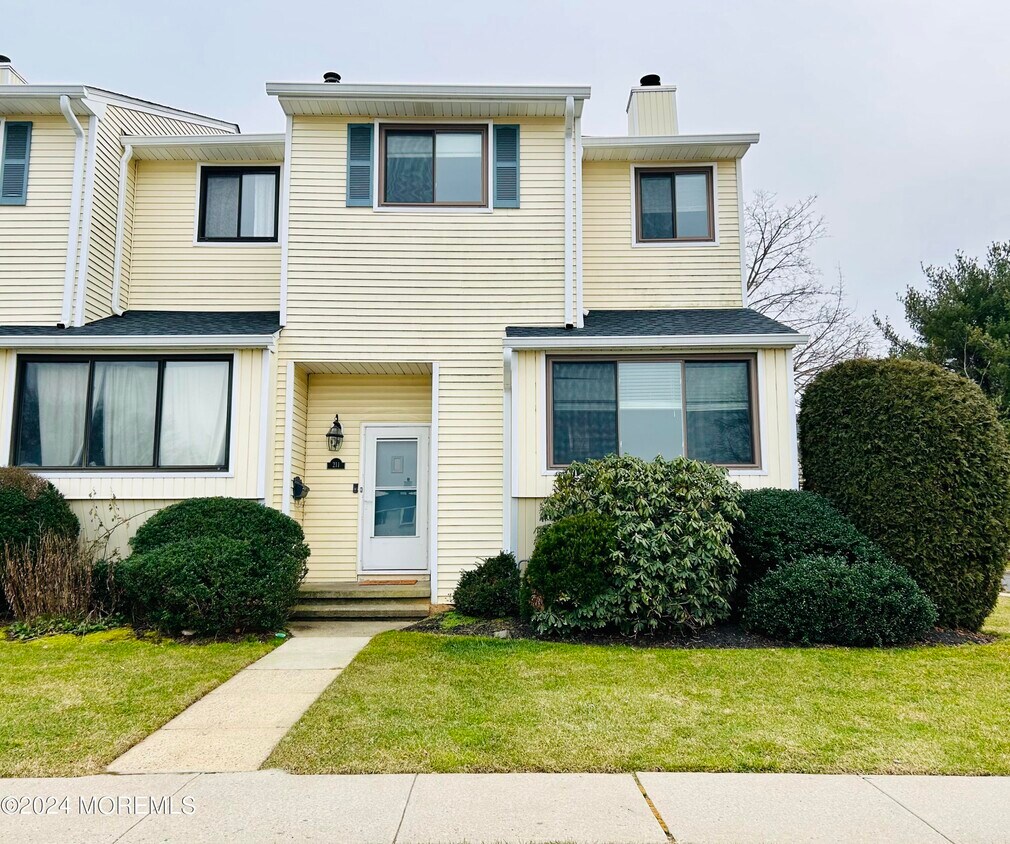 Primary Photo - 211 Clubhouse Dr