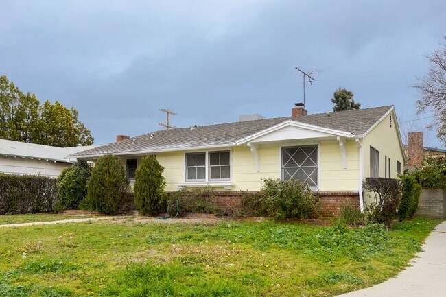 Foto del edificio - Charming 3 bd Home in Van Nuys