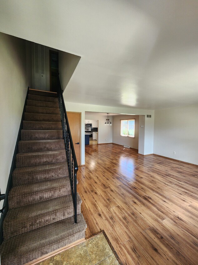 303 W Michigan Ave, Chesterton, IN 46304 Townhome Rentals in