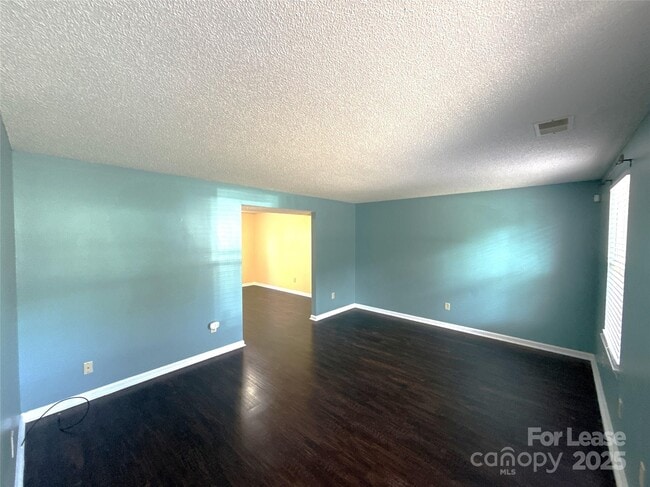 Building Photo - 2015 Bantry Ln