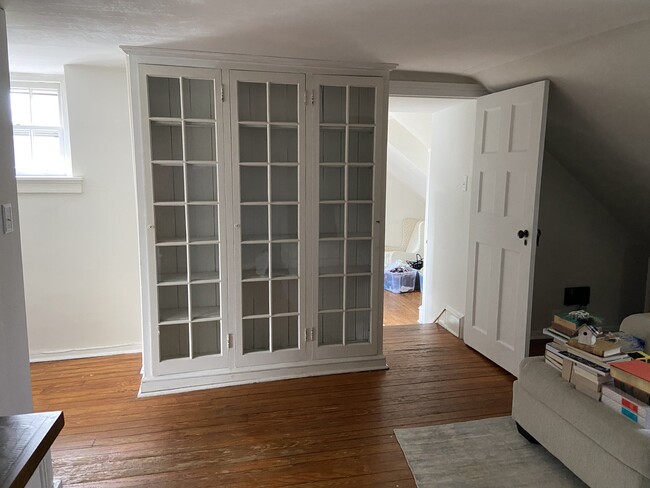 Building Photo - 560 S Bethlehem Pike