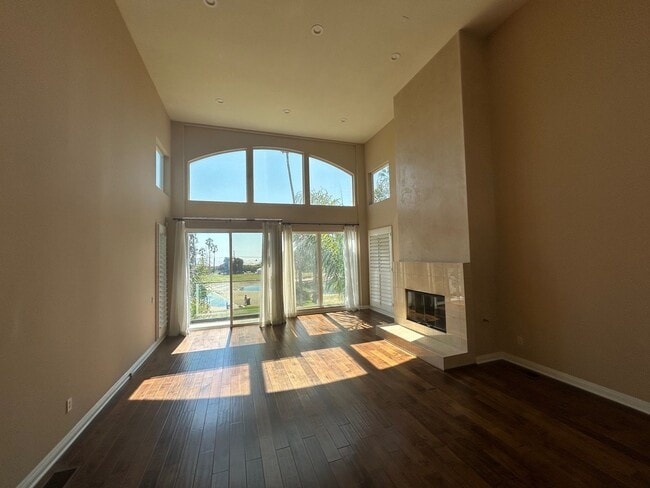 Building Photo - Amazing 3 story free standing contemporary house with terrific ocean views in Playa Del Rey