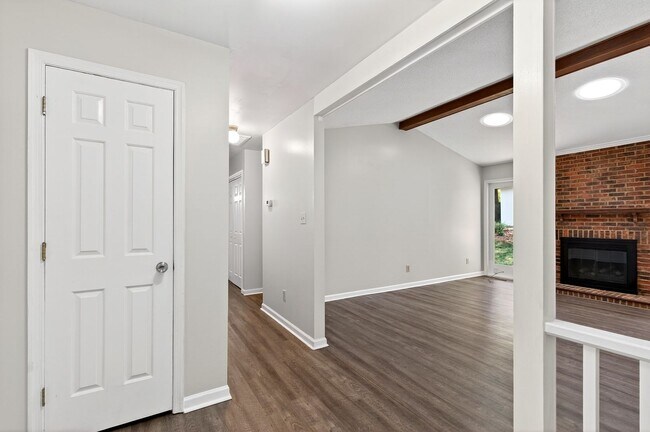 Foto del edificio - Charming Brick Ranch-Style Cul-de-Sac Home in Garner!
