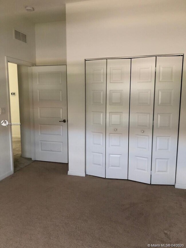 Foto del edificio - 604 NE 191st St