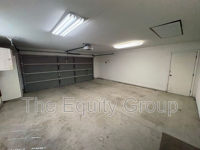 Building Photo - 3524 S Lincoln Ct