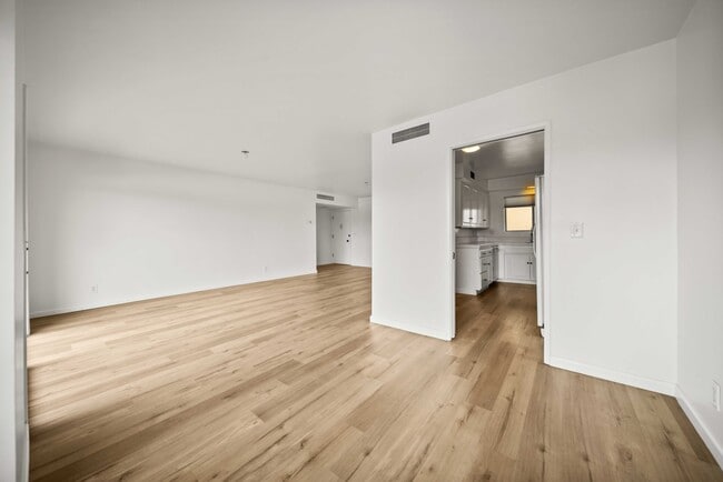 Building Photo - 600 West Stocker Street