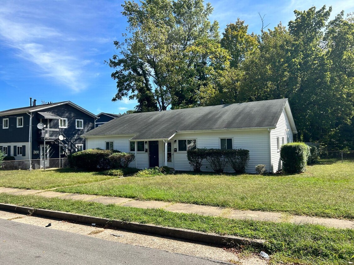 Primary Photo - 3301-3303 Branch Avenue
