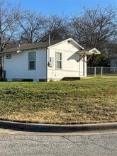 Building Photo - 418 Hallvale Dr