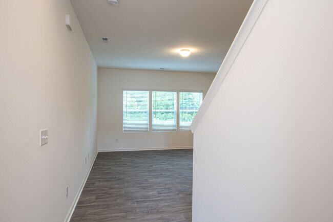 Photo - BEAUTIFUL 3 Bedroom in Midland Available A... Townhome