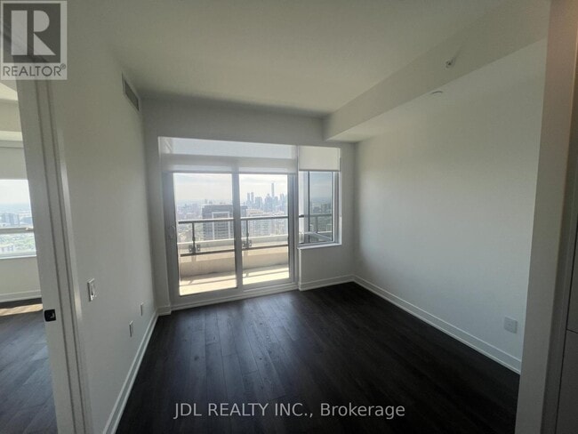 Building Photo - 609 Sherbourne St