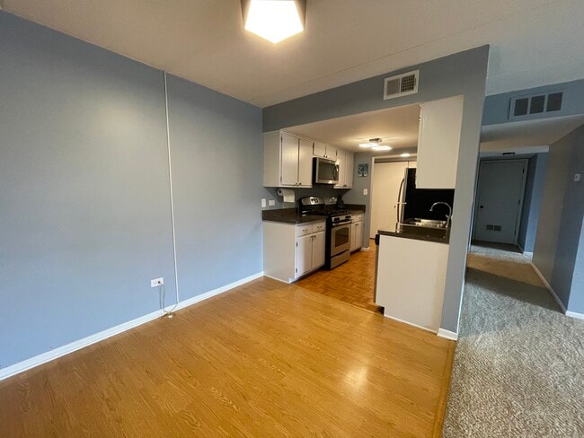 Open Concept Living - 8200 Woodglen Ln